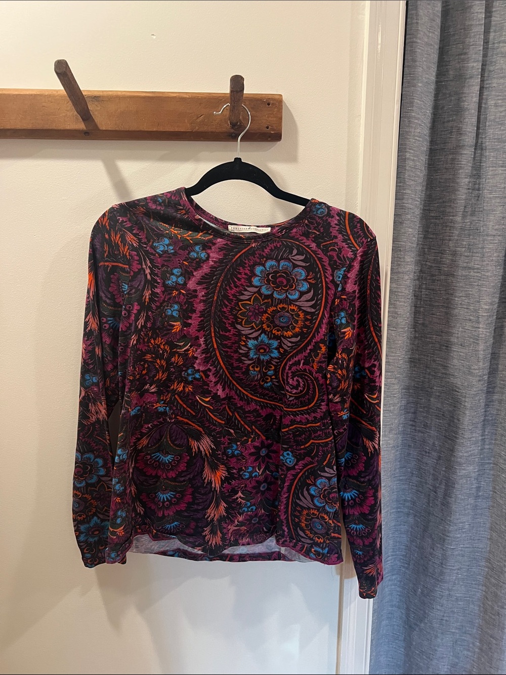 Peruvian connection- Paisley Print Long-Sleeve Top - Black & Multicolor